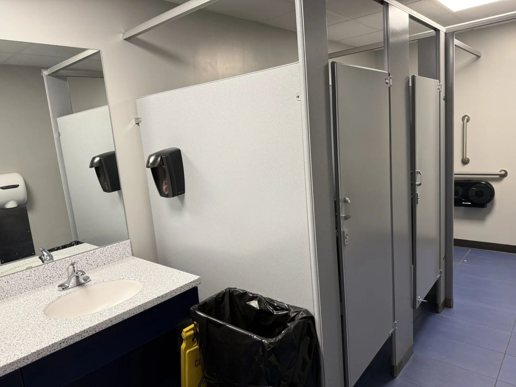Clean private showers at Arlene’s Truck Stop